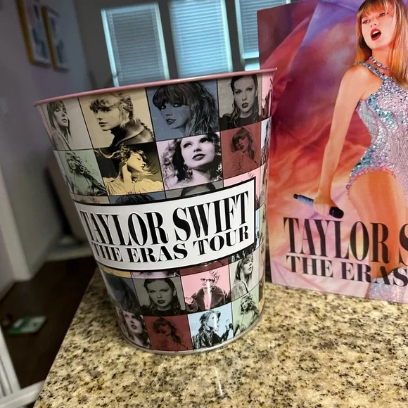 Taylor Swift The Update Tour Movie Large Popcorn Tin & Cup by - Limited Edition - Picture 5 of 12